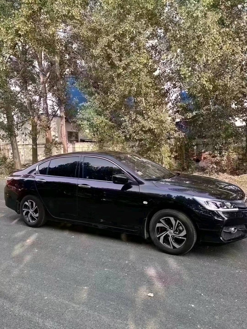 北京17年本田雅阁8