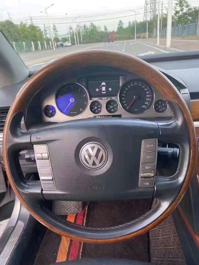 宜昌10年大众辉腾6