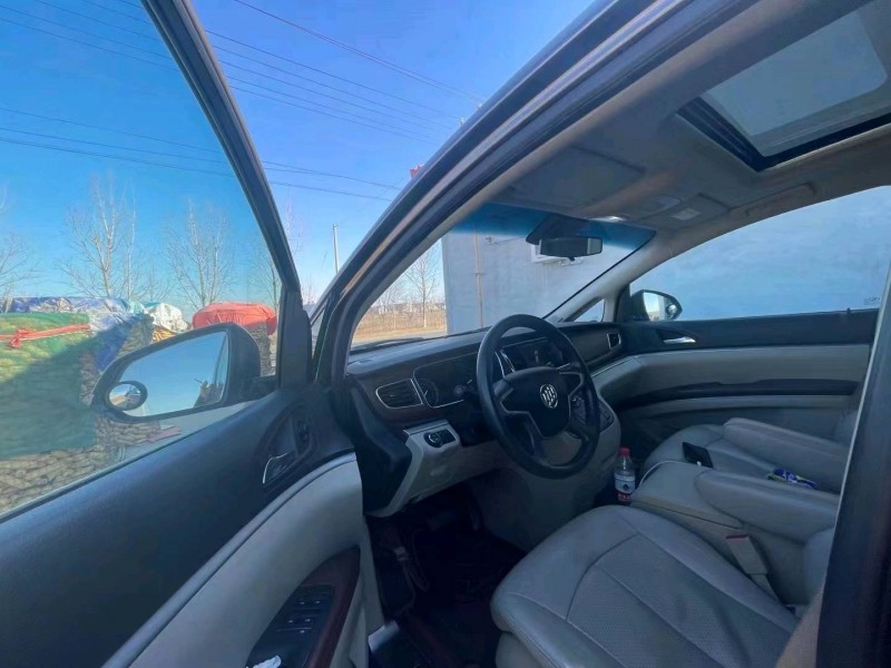 邢台16年别克GL82