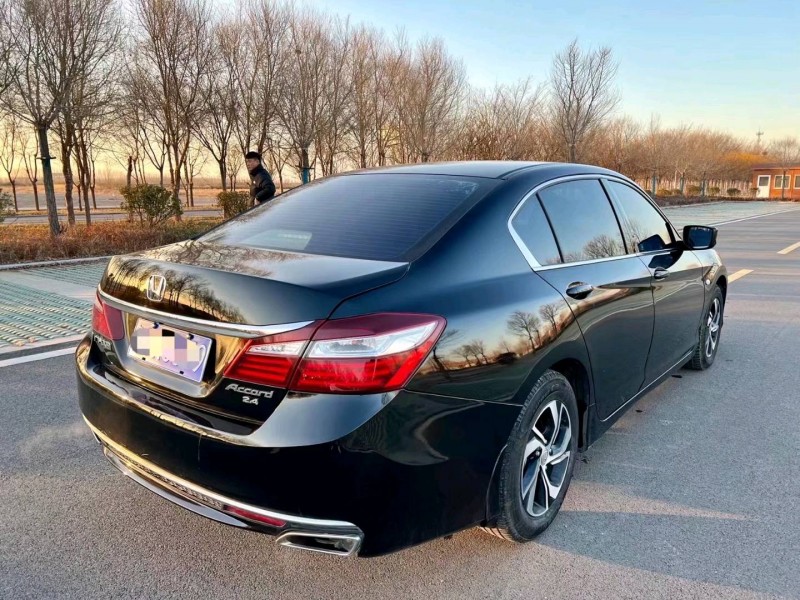 济南17年本田雅阁5