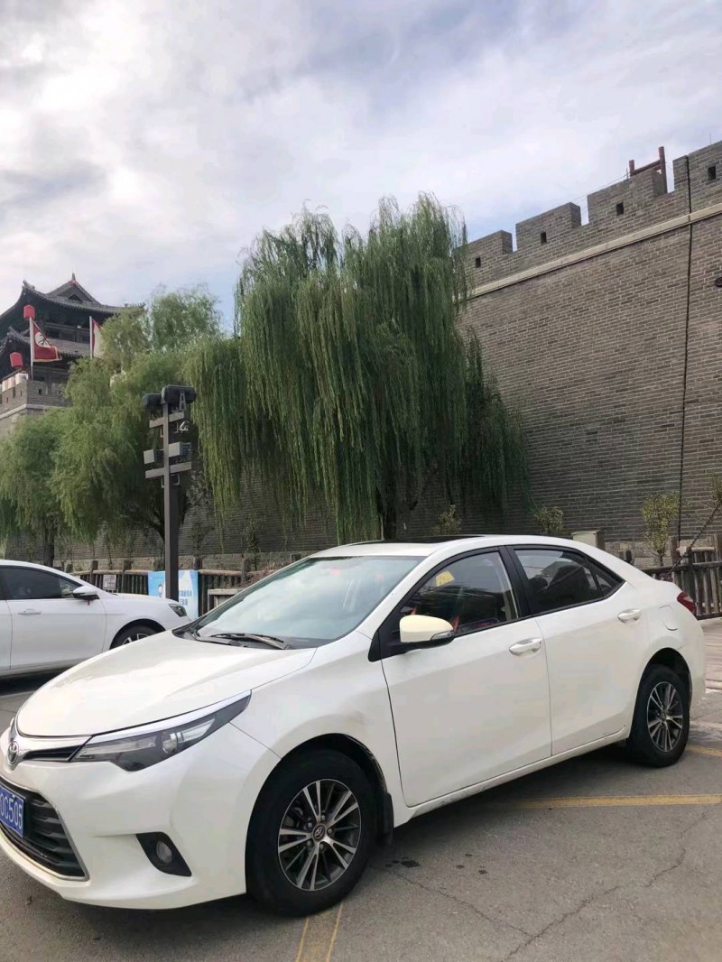 北京16年丰田雷凌8