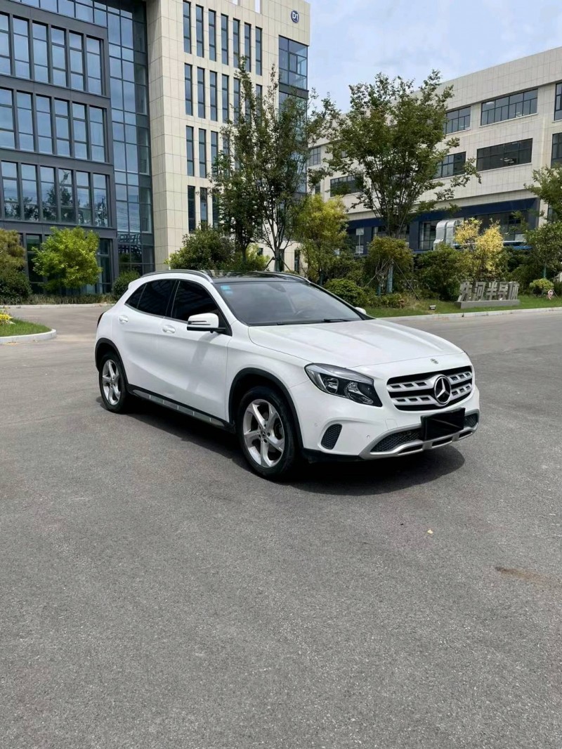 宿迁19年奔驰GLA3