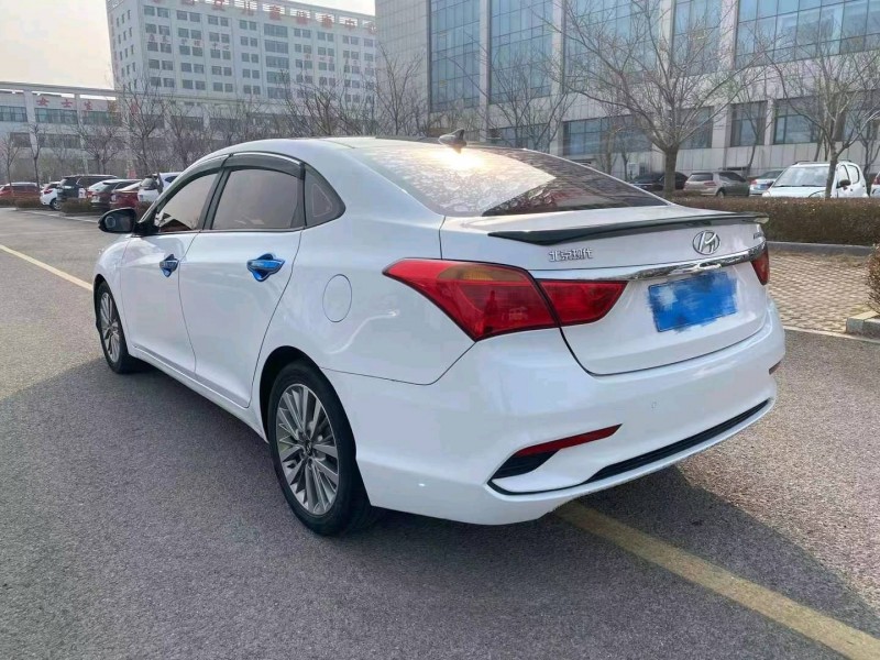 潍坊17年现代名图8