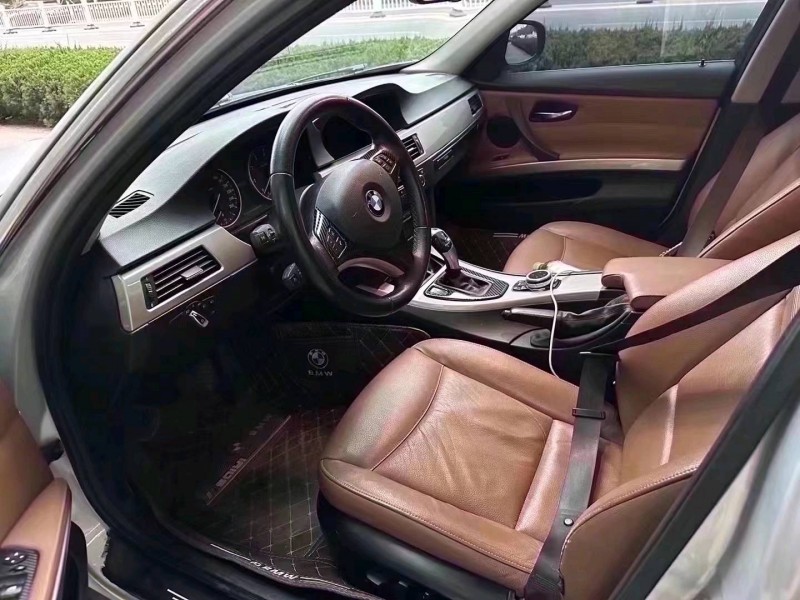 济南12年宝马3系8