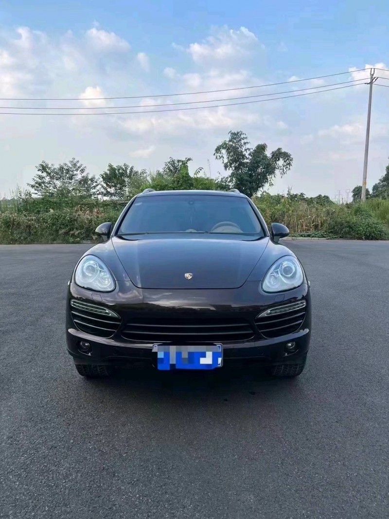 济南13年保时捷卡宴1