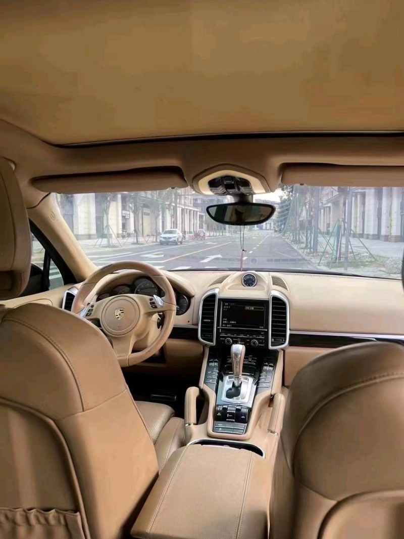 济南13年保时捷卡宴6