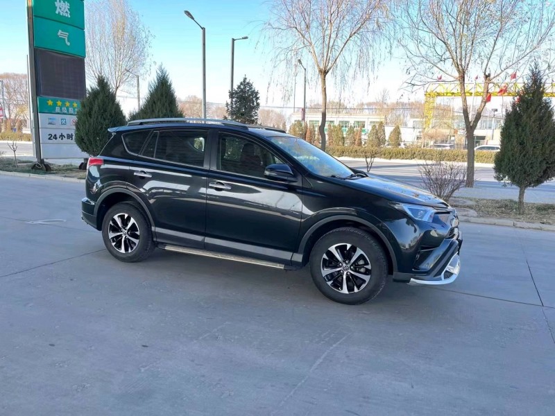 榆林17年丰田RAV4荣放2
