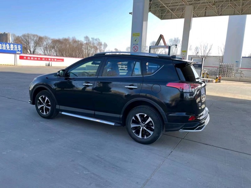 榆林17年丰田RAV4荣放7