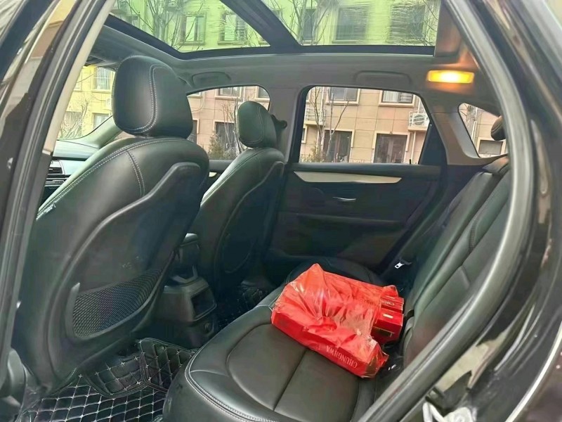 济南17年宝马2系8