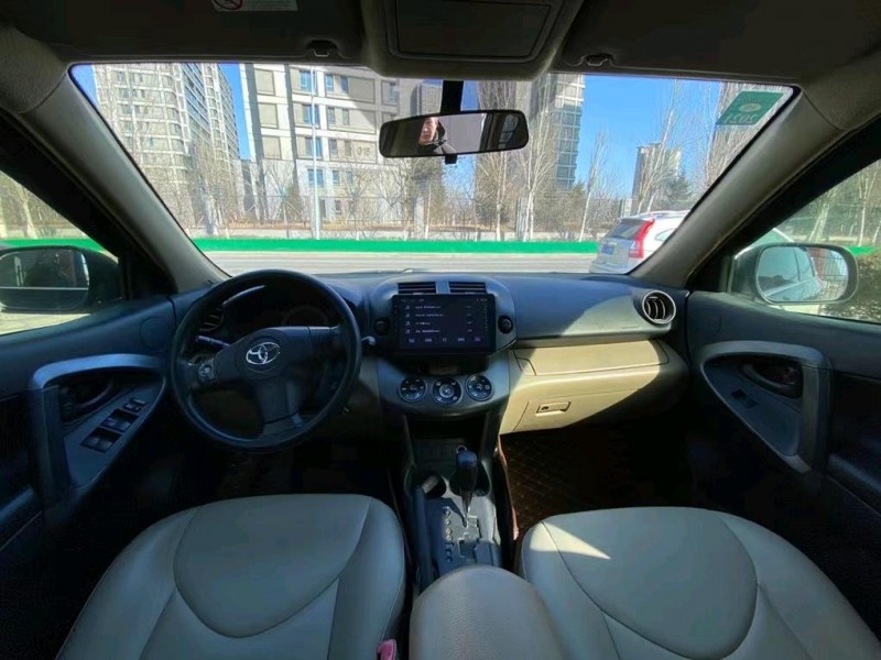 沈阳13年丰田RAV44