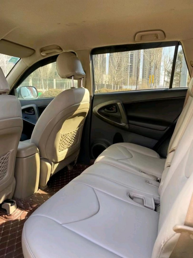 沈阳13年丰田RAV46