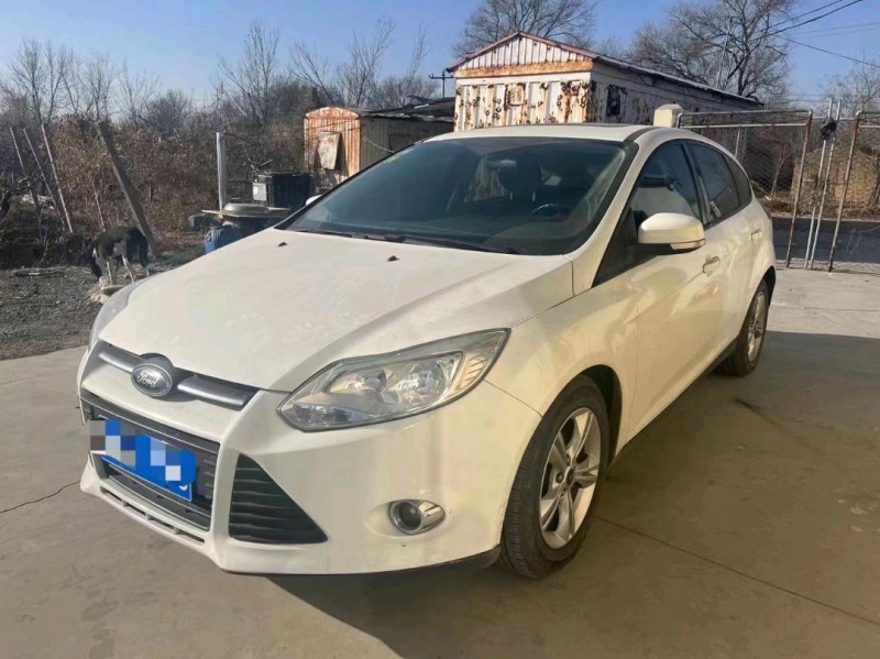 青岛15年福特福克斯3