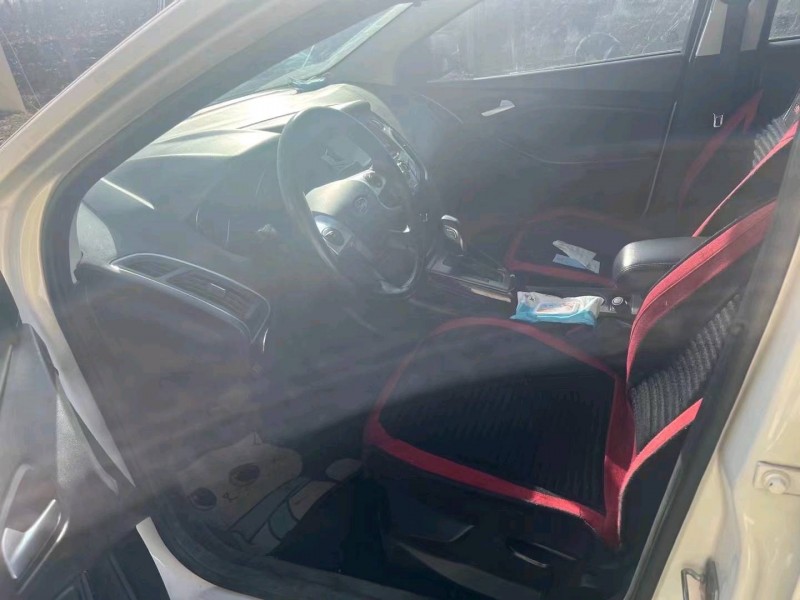 青岛15年福特福克斯5