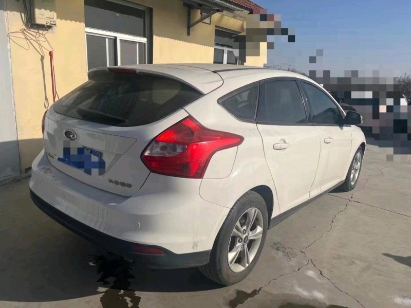 青岛15年福特福克斯7