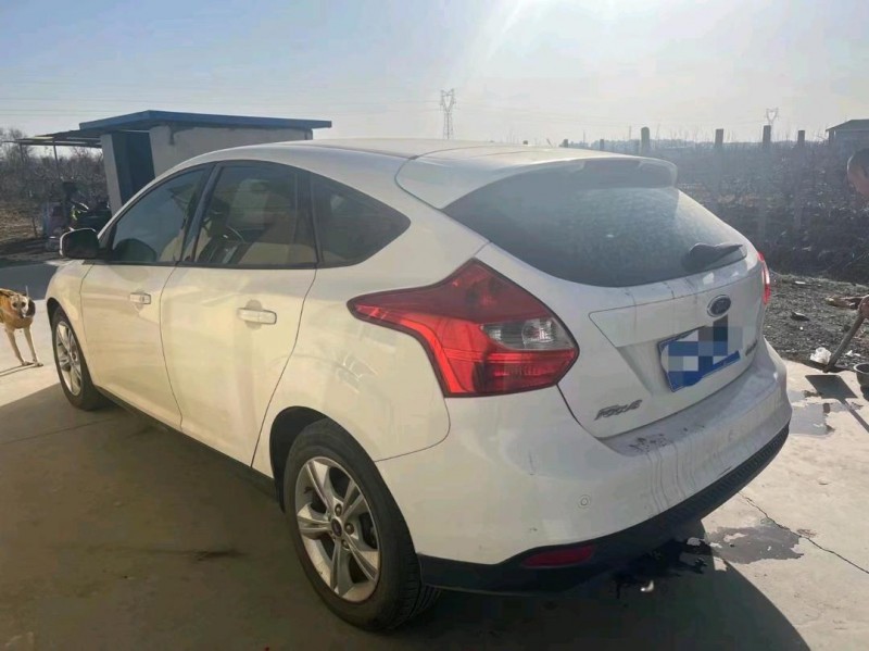 青岛15年福特福克斯8