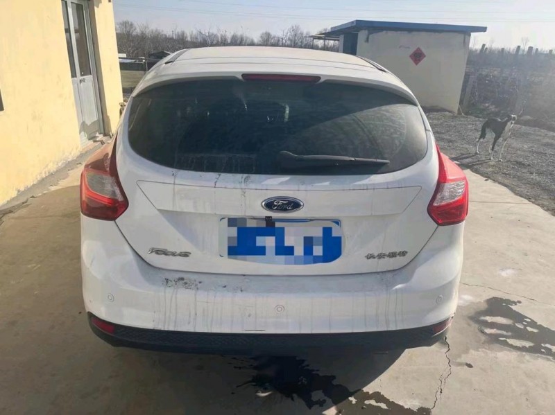 青岛15年福特福克斯9