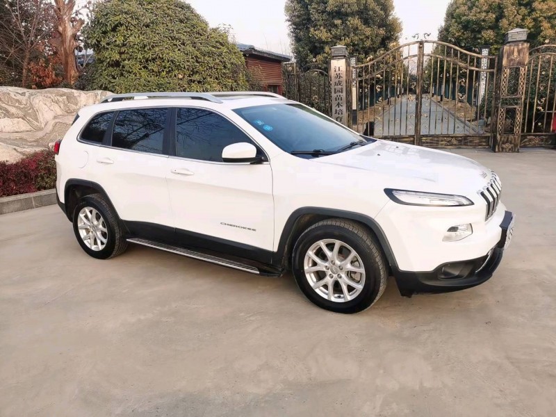 嘉兴18年Jeep自由光6