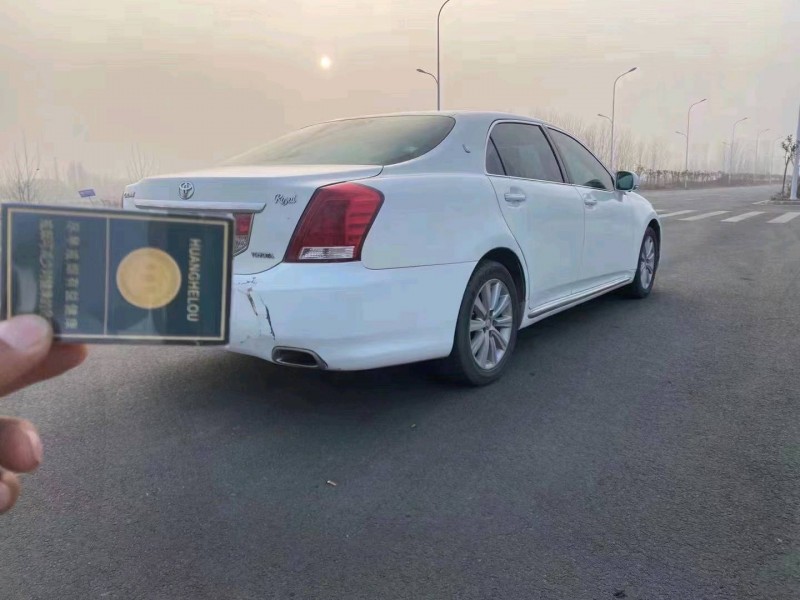 宜昌10年丰田皇冠6