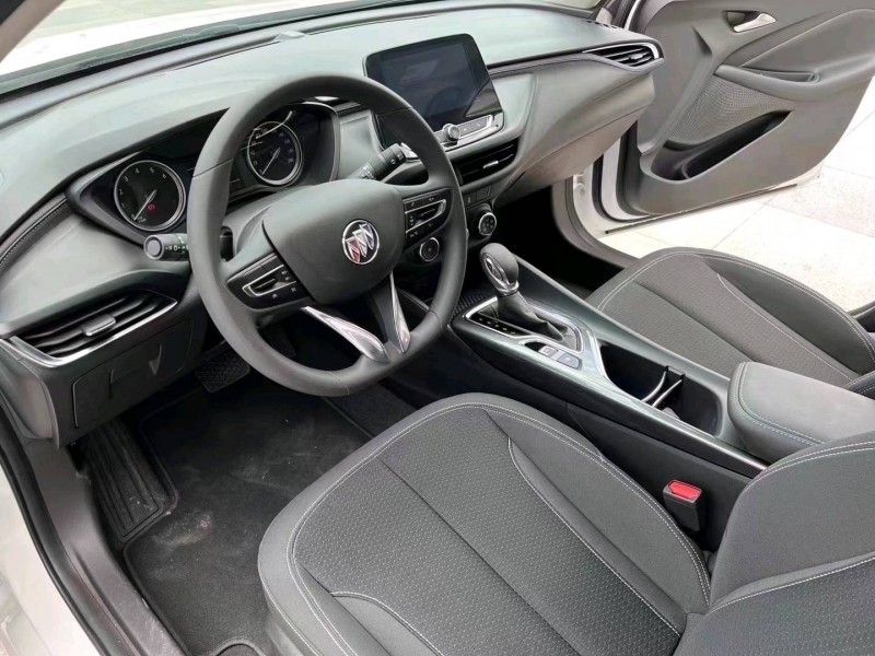 枣庄22年别克威朗8