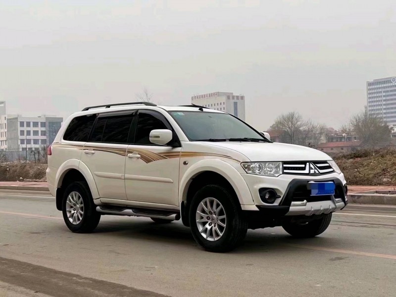 北京14年三菱帕杰罗3