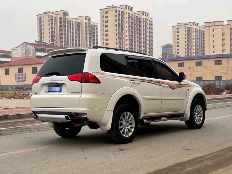 北京14年三菱帕杰罗6