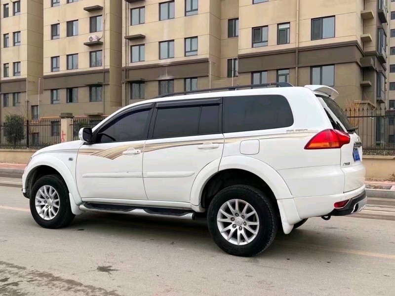 北京14年三菱帕杰罗8