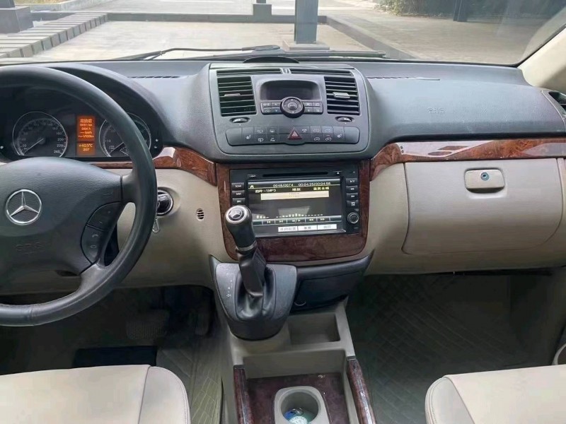 青岛12年奔驰唯雅诺4