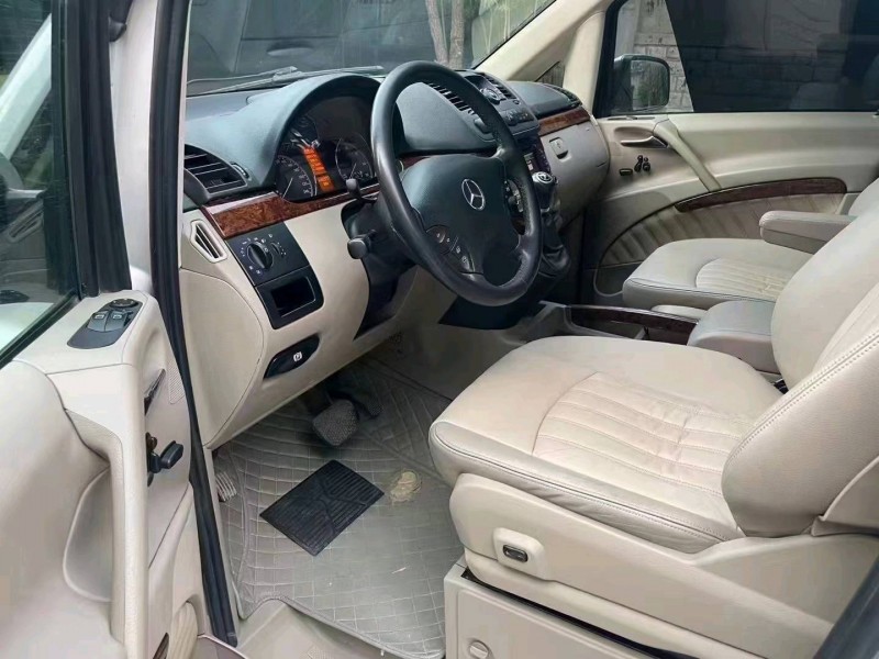 青岛12年奔驰唯雅诺3