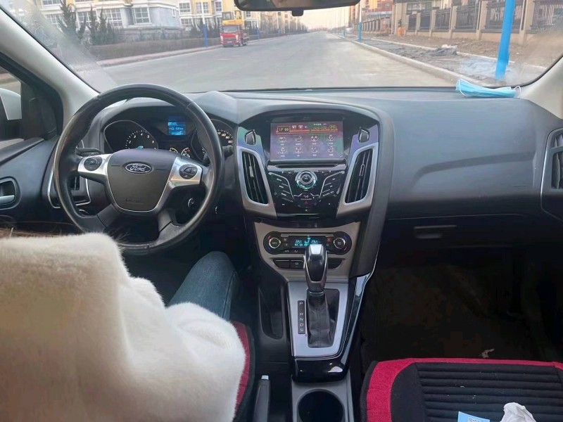 济南15年福特福克斯5