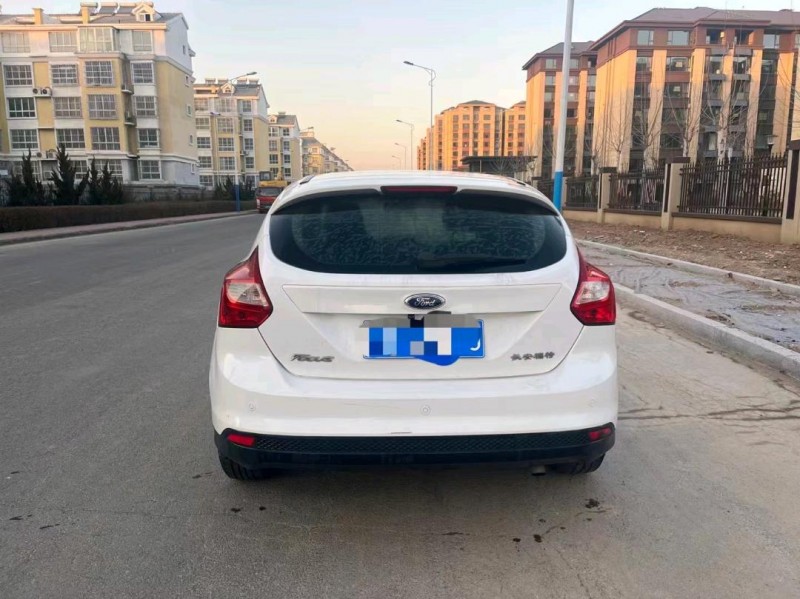 济南15年福特福克斯9