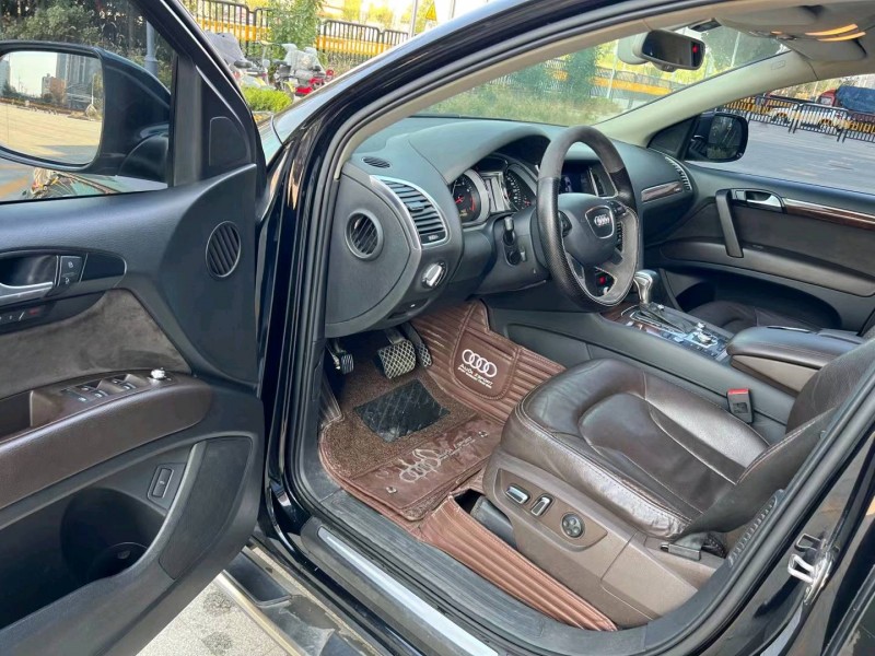 济宁12年奥迪Q75