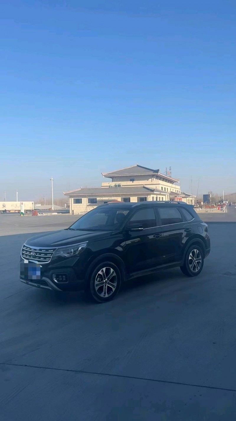 济宁19年起亚智跑2