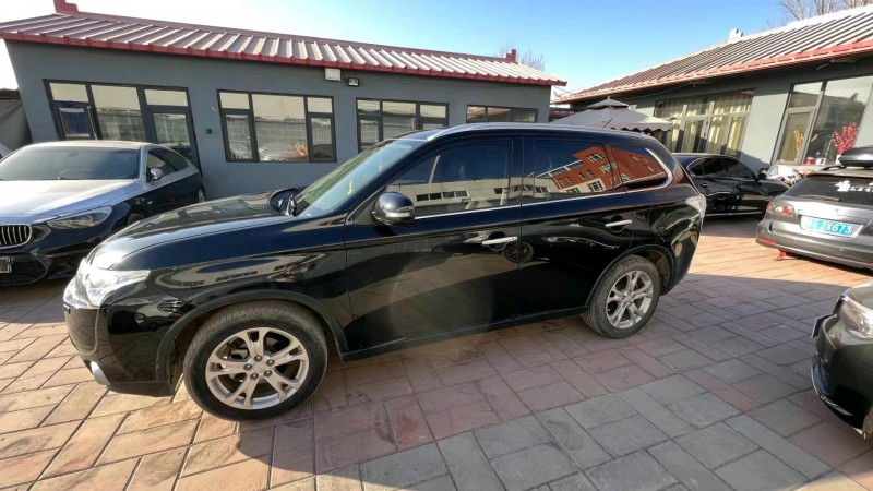 廊坊15年三菱欧蓝德2