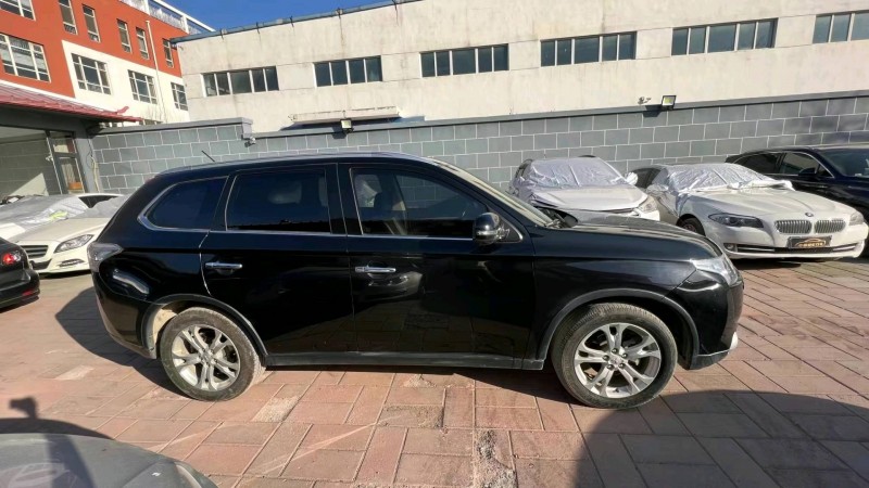 廊坊15年三菱欧蓝德3