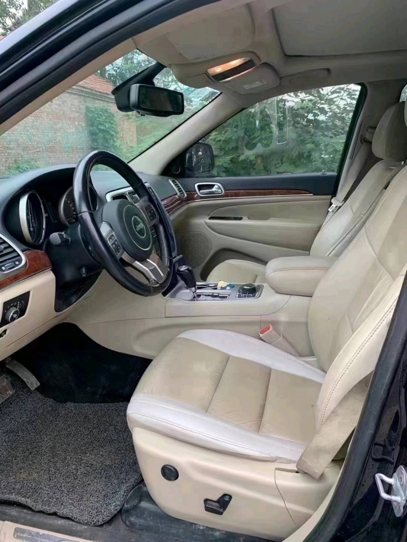 北京11年Jeep大切诺基3