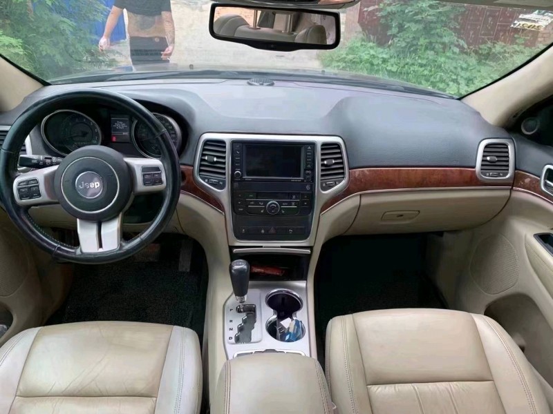 北京11年Jeep大切诺基5