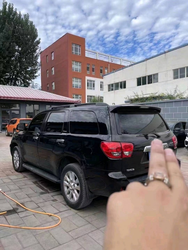 廊坊10年丰田红杉5