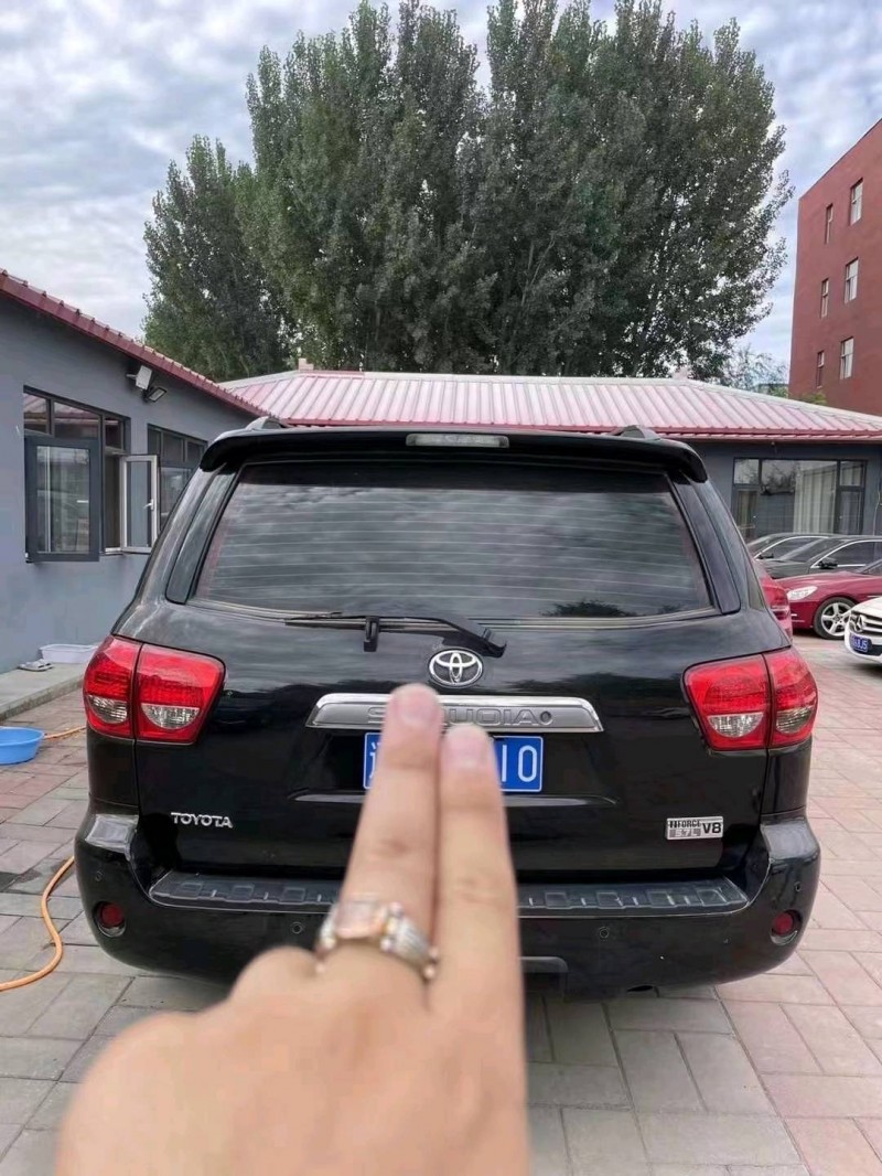 廊坊10年丰田红杉9