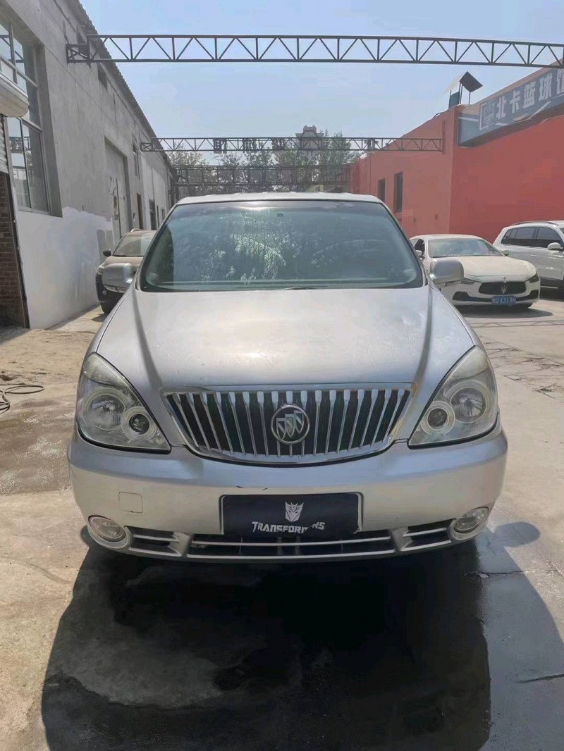 石家庄12年别克陆尊1