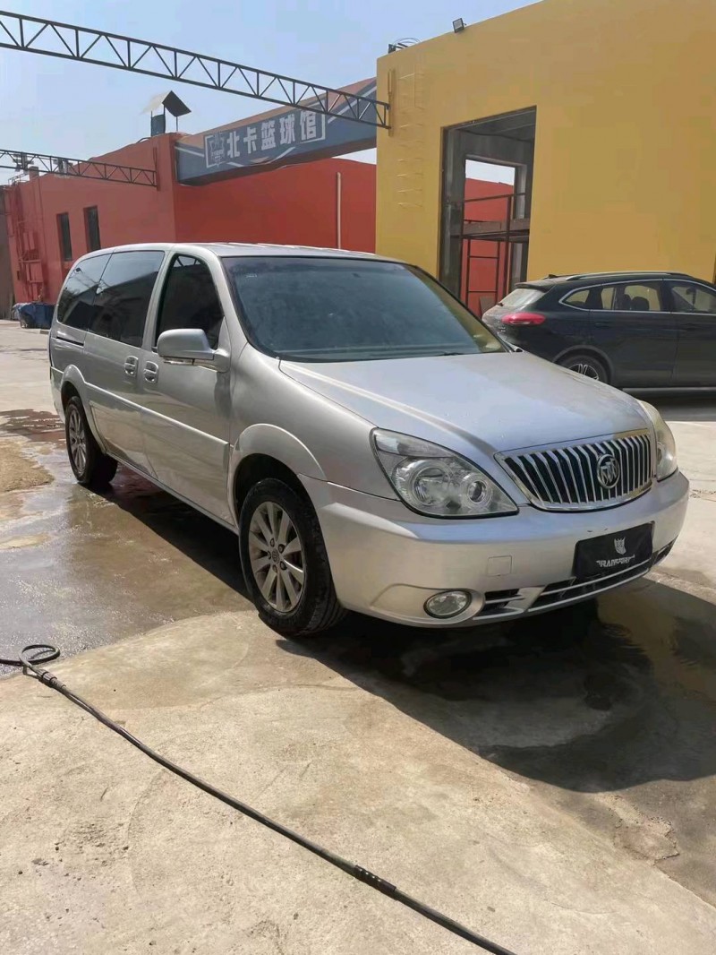 石家庄12年别克陆尊3