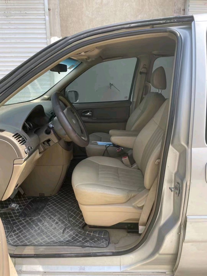 石家庄12年别克陆尊6