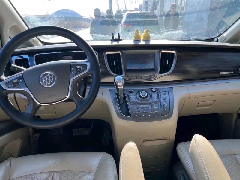 青岛12年别克GL86