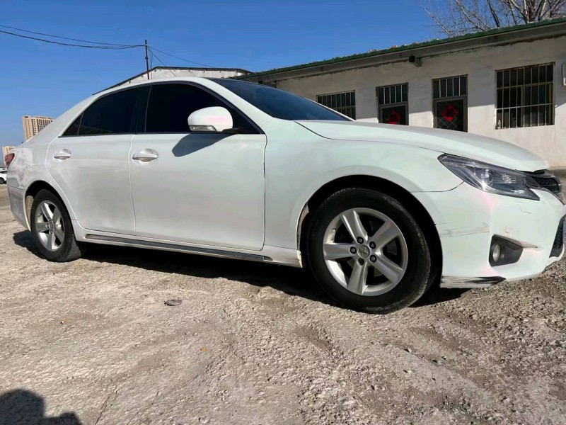 济南15年丰田锐志2