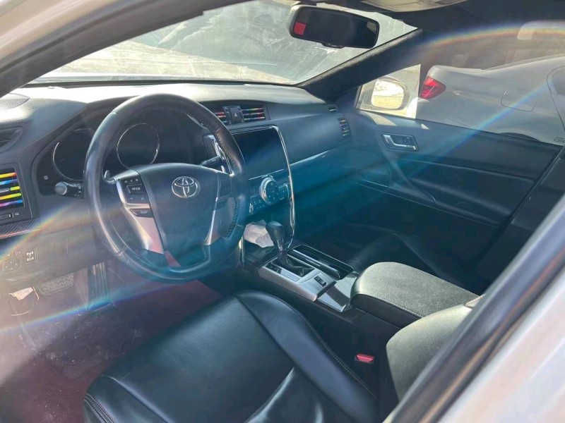 济南15年丰田锐志4