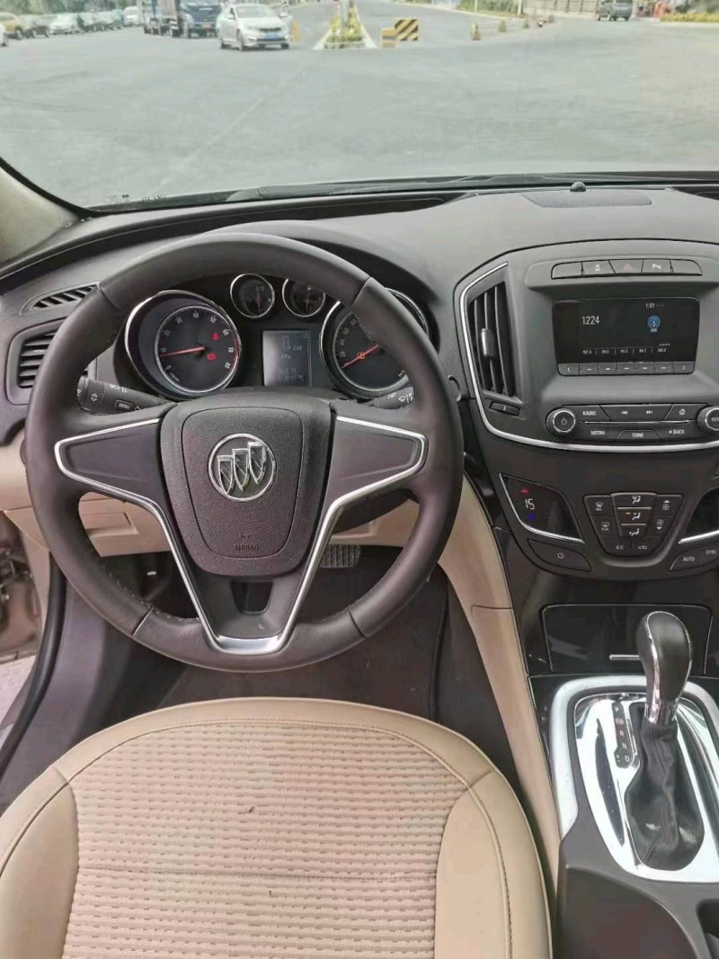 梧州15年别克君威8