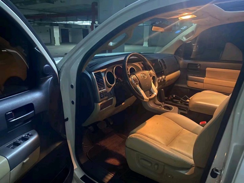 济南16年丰田红杉5