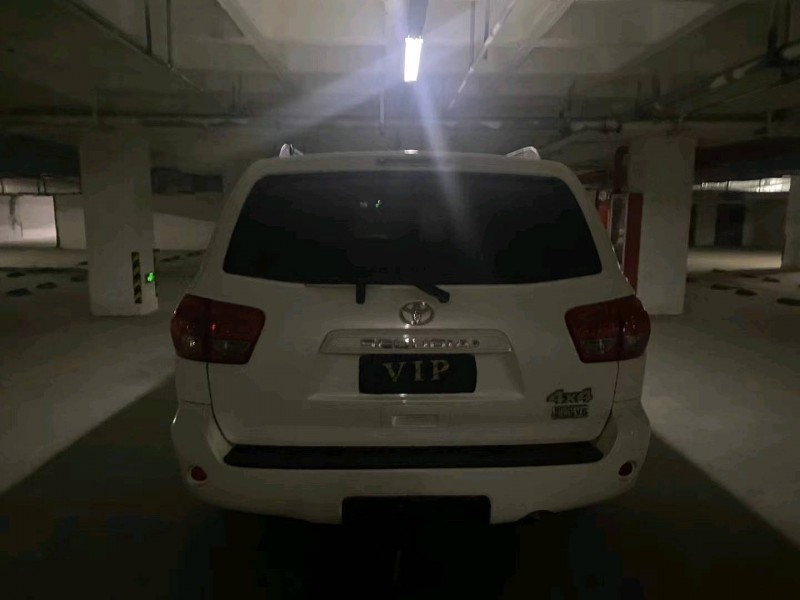 济南16年丰田红杉8