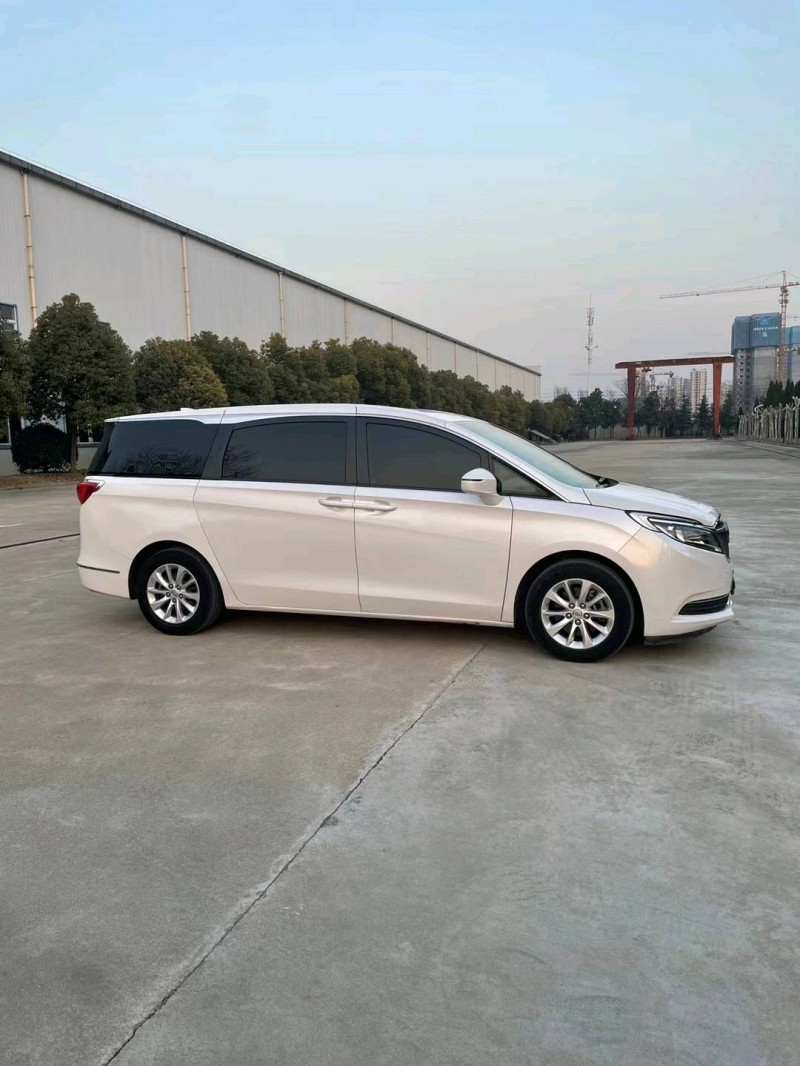 宿迁18年别克GL82