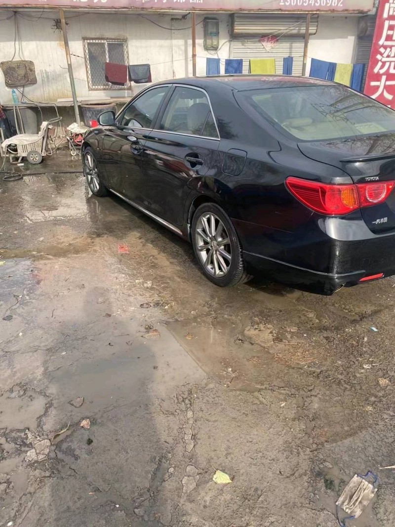 济南12年丰田锐志8