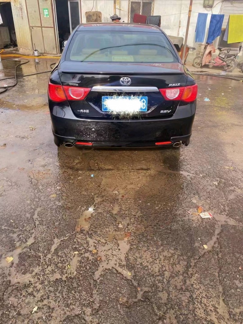 济南12年丰田锐志9